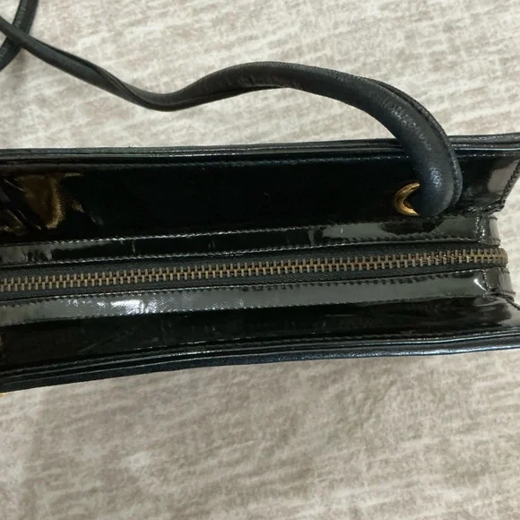 ✨💎1989-1991✨💎 CHANEL SERIES ONE 💎V STITCH ENAMEL COCO MARK BAG W/ CARD/COA/DUSTY - Picture 7 of 16